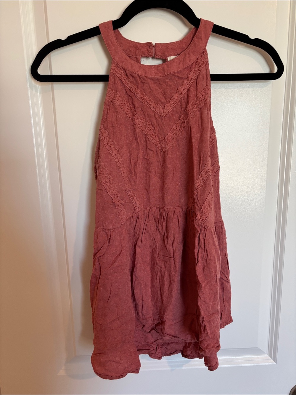 Eyeshadow Lace Trim Dress in Dusty Mauve